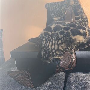 PrettyLittleThing Brown and Black Heeled Boots NEW

Willing to accept offer